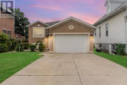 185 ELM AVENUE Windsor, ON N9A 5G9