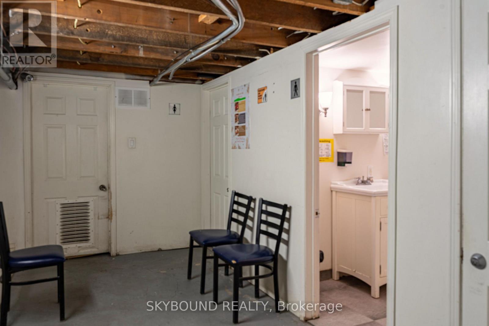 Retail And Upper - 627 Mount Pleasant Road, Toronto, ON