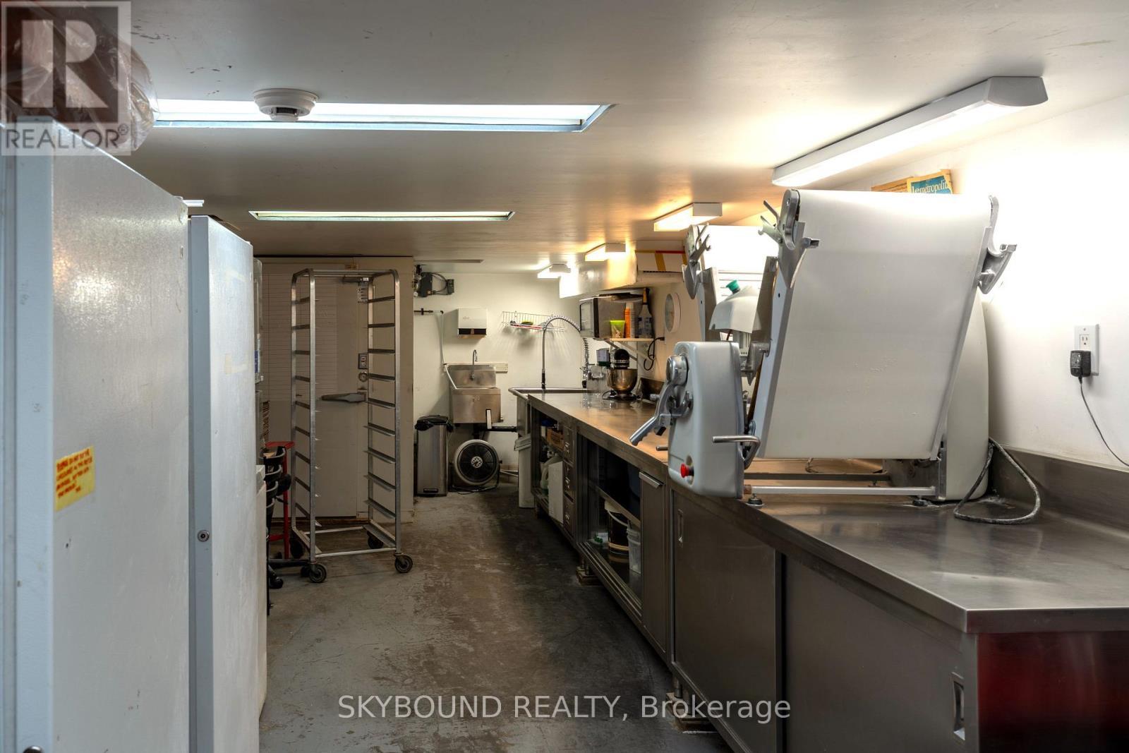 Retail And Upper - 627 Mount Pleasant Road, Toronto, ON