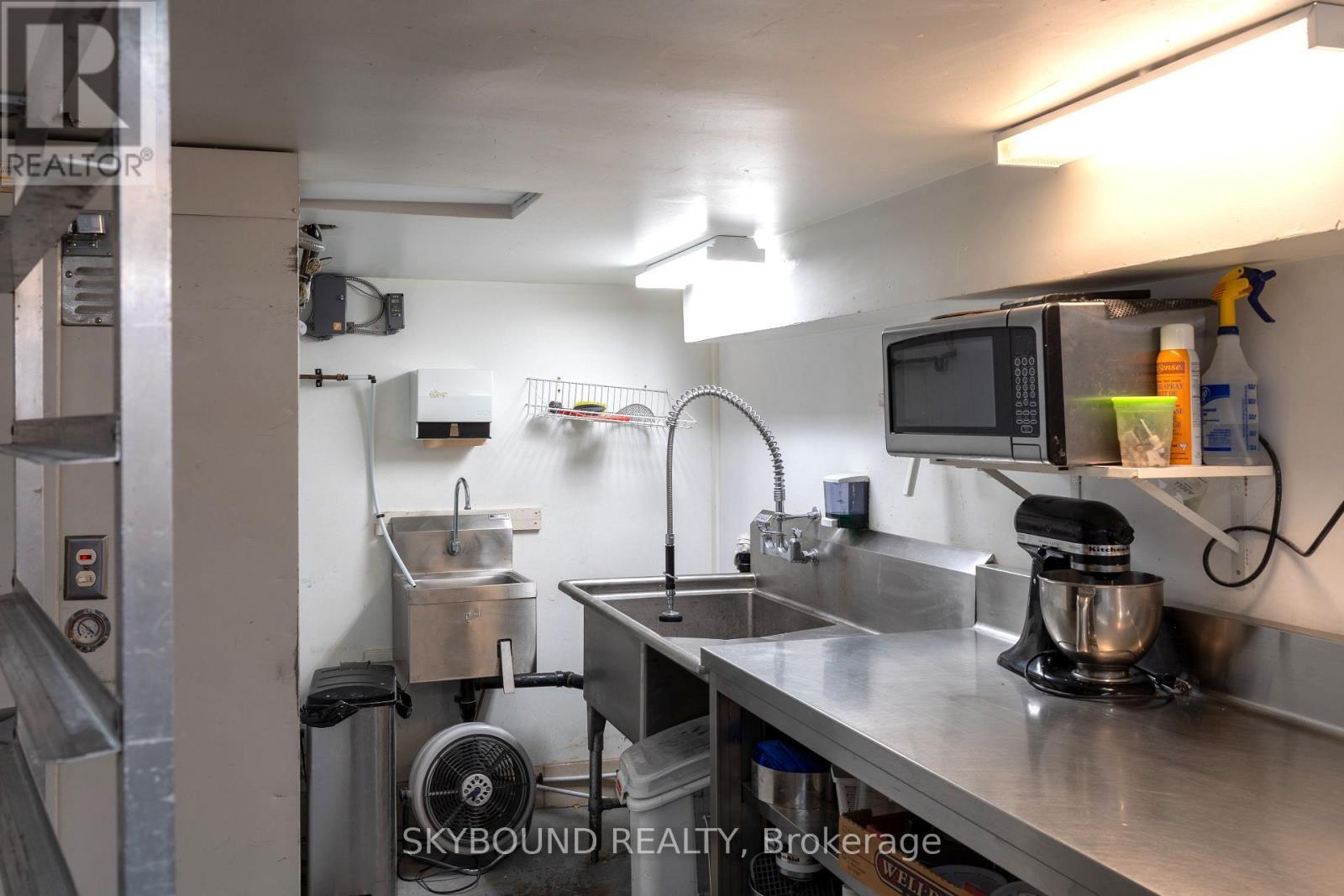 Retail And Upper - 627 Mount Pleasant Road, Toronto, ON