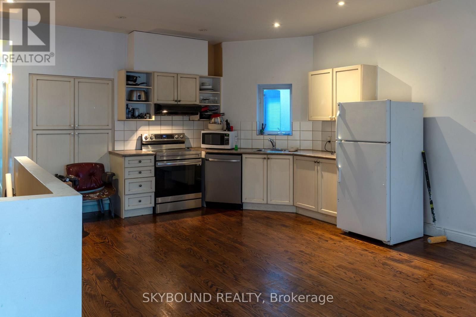 Retail And Upper - 627 Mount Pleasant Road, Toronto, ON