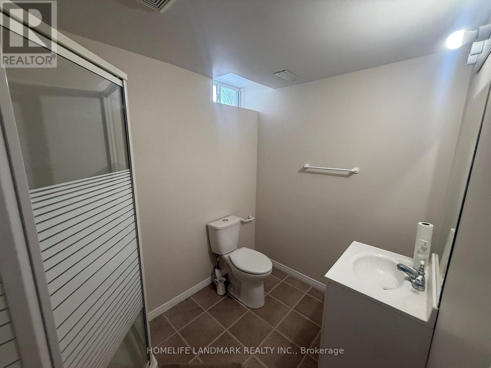 33 Silver Linden Drive, Richmond Hill, ON - Indoor Photo Showing Bathroom
