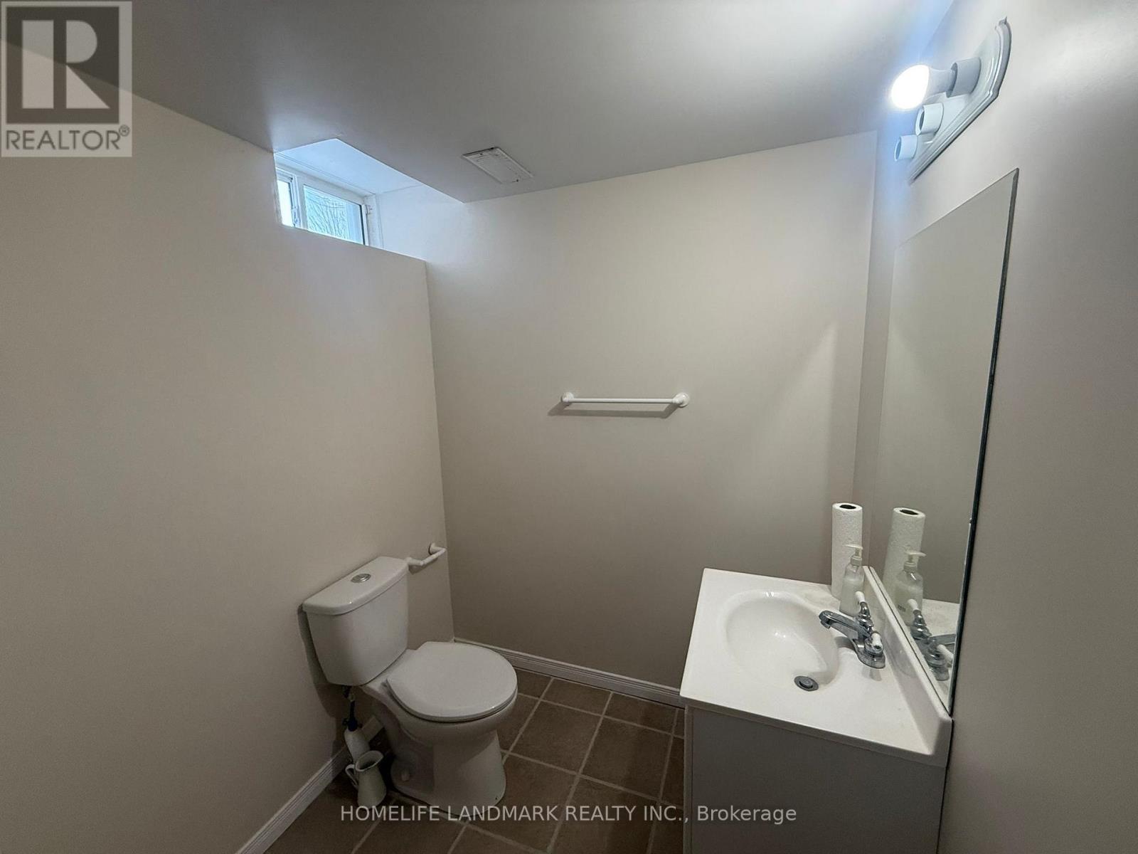 33 Silver Linden Drive, Richmond Hill, ON - Indoor Photo Showing Bathroom