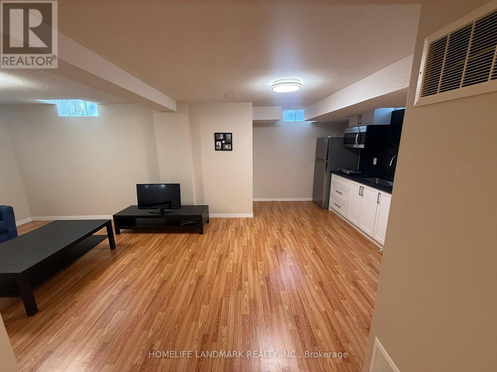 33 Silver Linden Drive, Richmond Hill, ON - Indoor Photo Showing Other Room