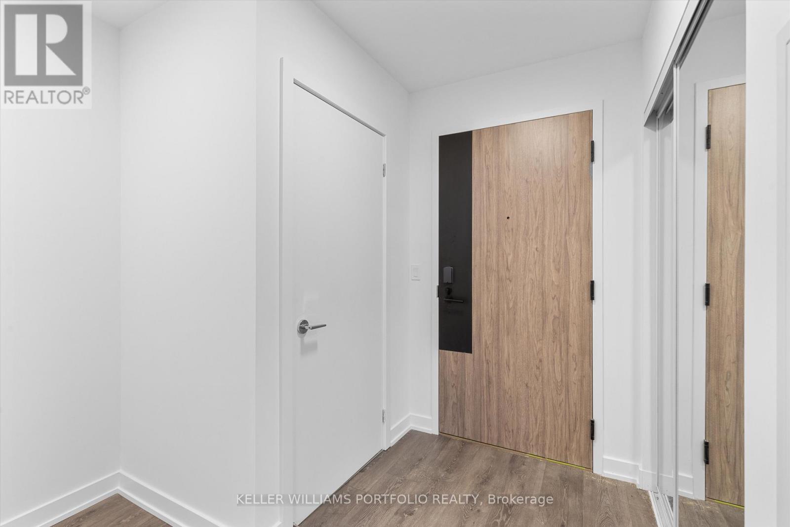 611 - 1007 The Queensway, Toronto, ON - Indoor Photo Showing Other Room