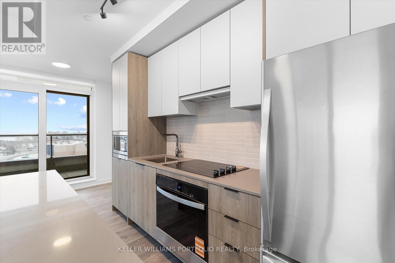 611 - 1007 The Queensway, Toronto, ON - Indoor Photo Showing Kitchen With Stainless Steel Kitchen With Upgraded Kitchen