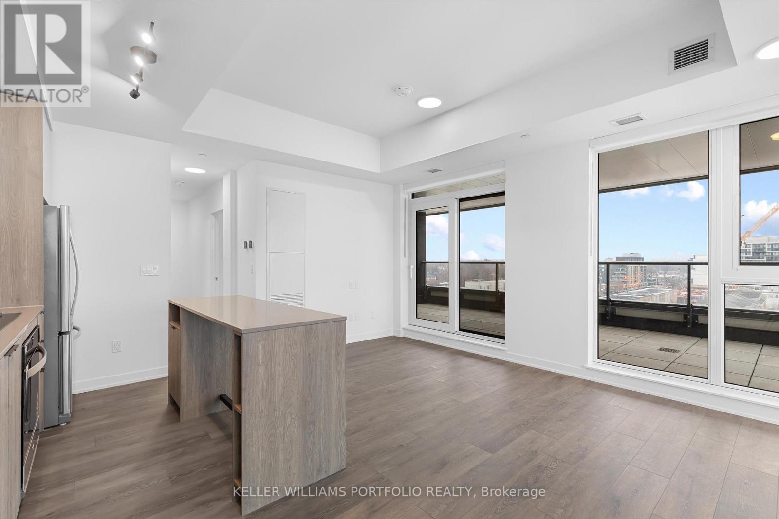 611 - 1007 The Queensway, Toronto, ON - Indoor