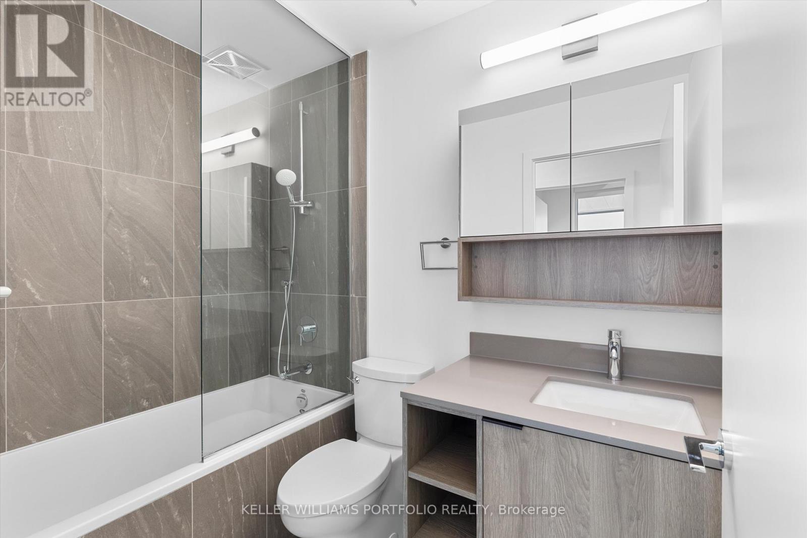 611 - 1007 The Queensway, Toronto, ON - Indoor Photo Showing Bathroom