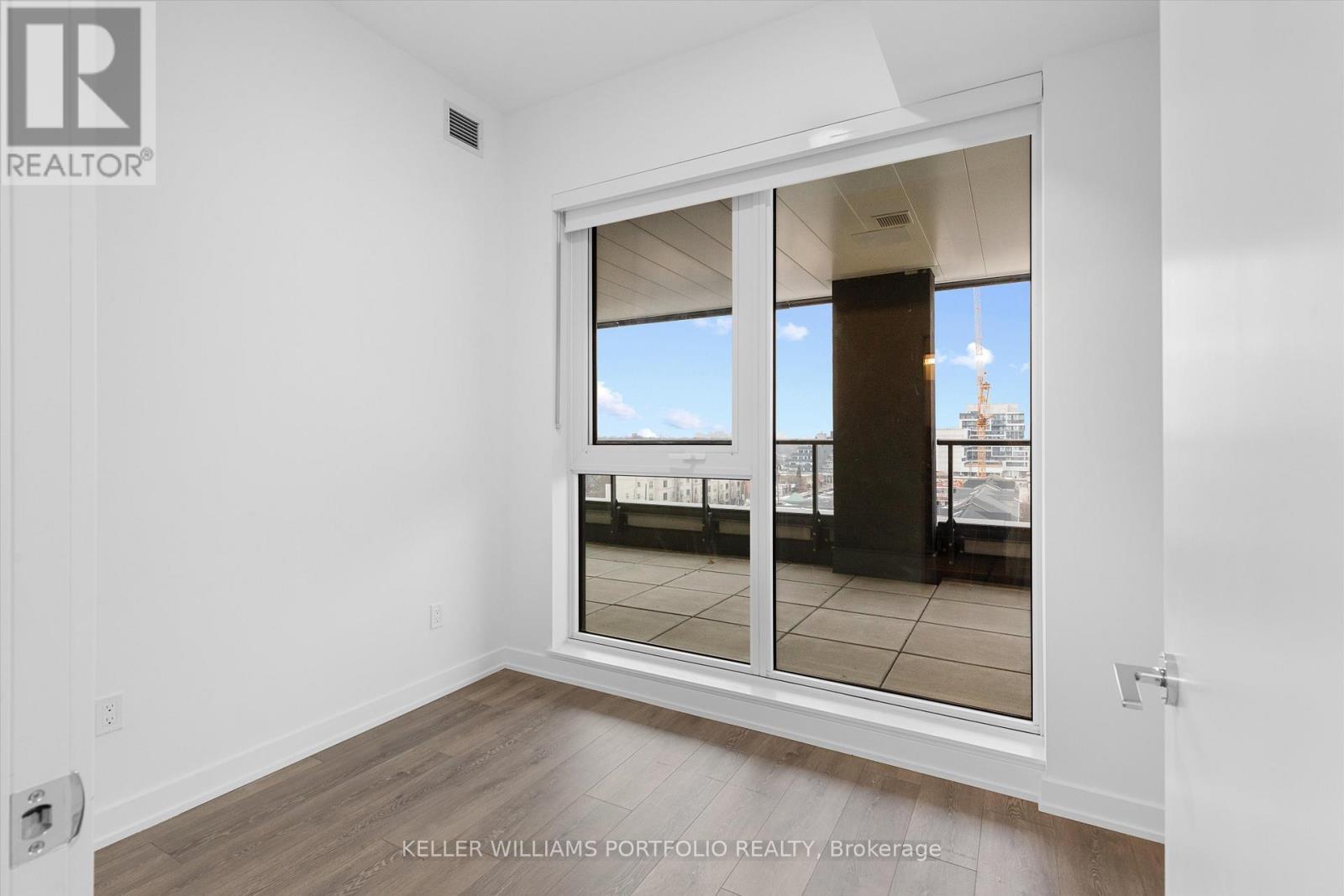 611 - 1007 The Queensway, Toronto, ON - Indoor Photo Showing Other Room