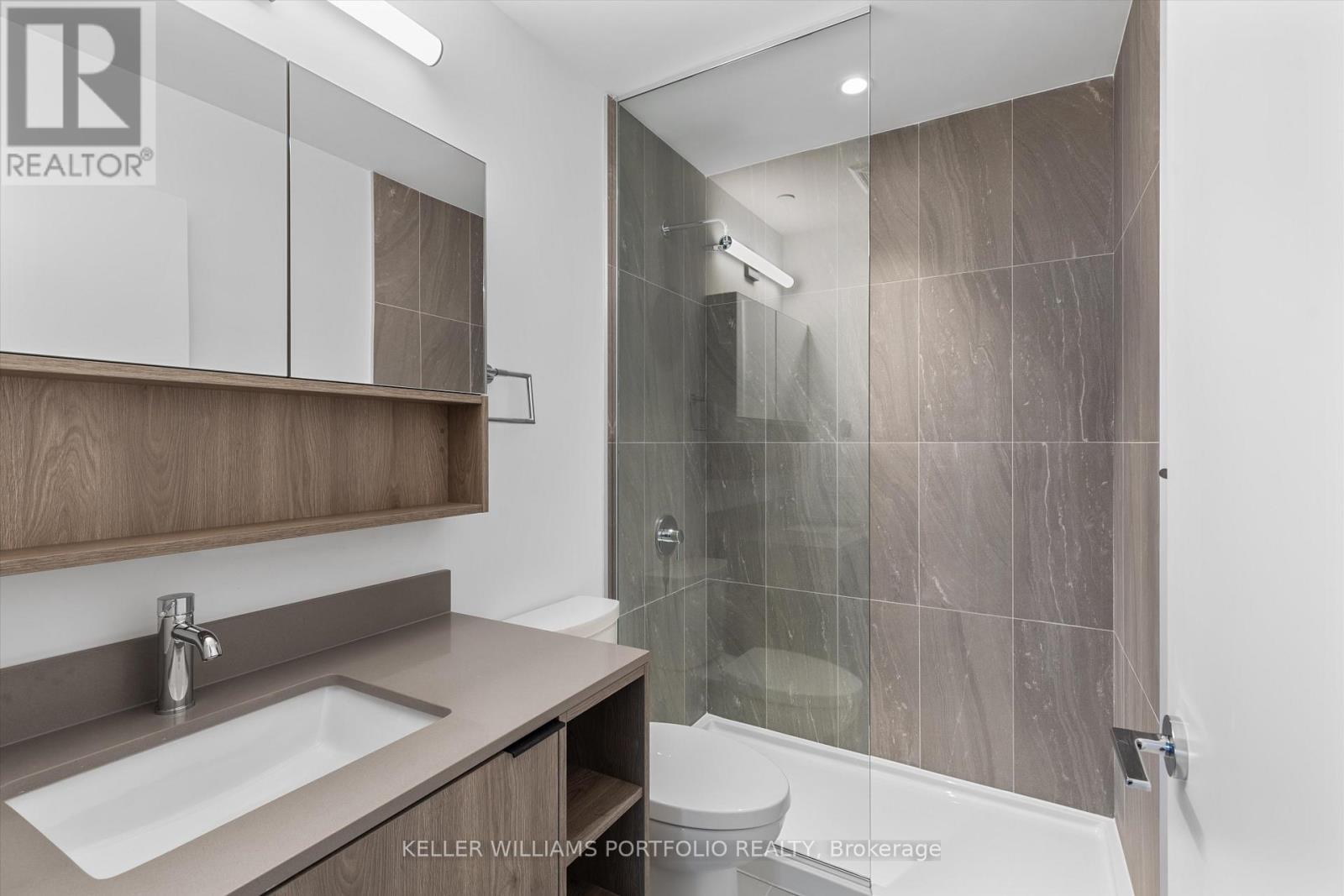 611 - 1007 The Queensway, Toronto, ON - Indoor Photo Showing Bathroom