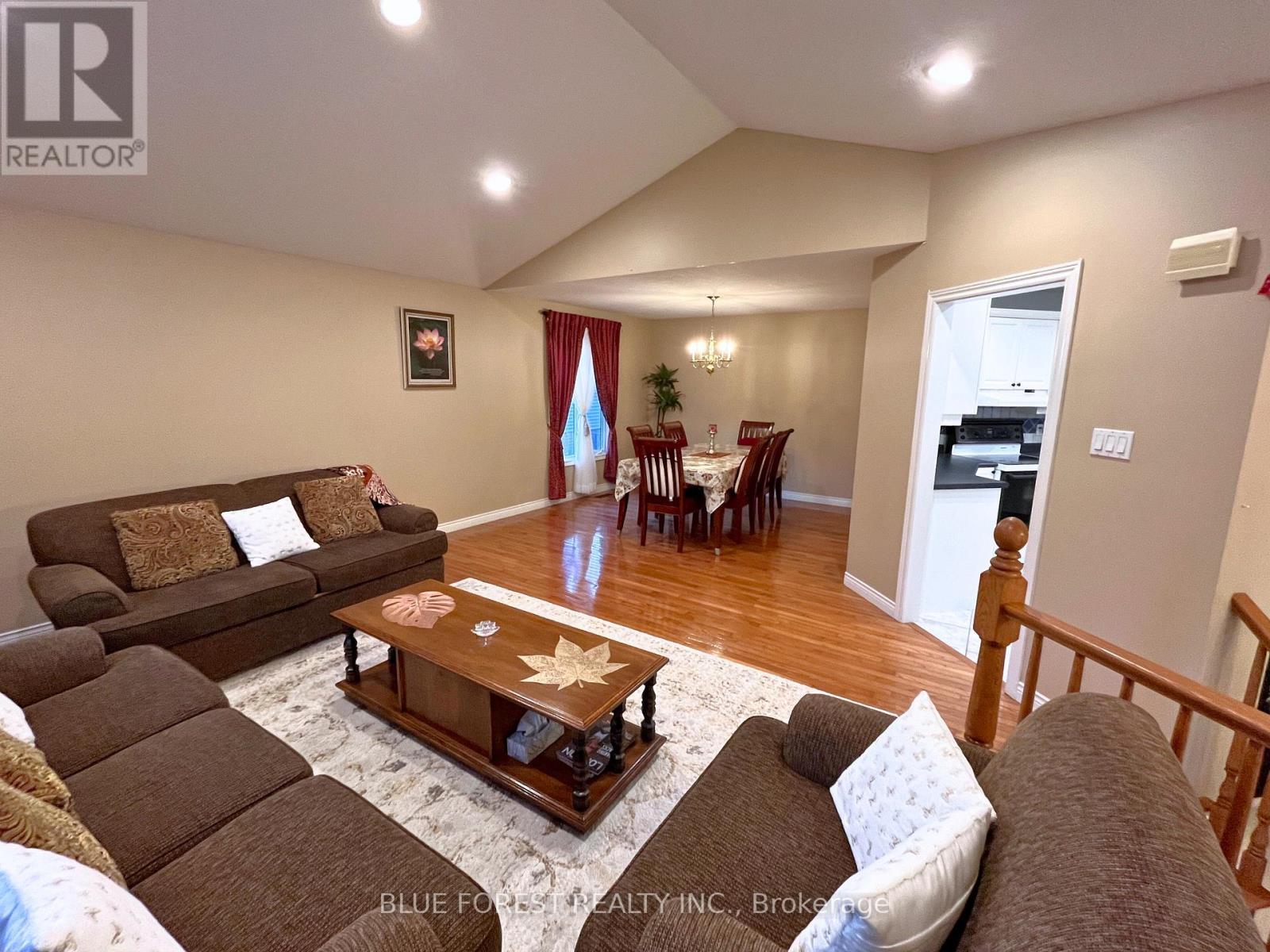531 Ambleside Drive, London North (North A), ON - Indoor Photo Showing Living Room