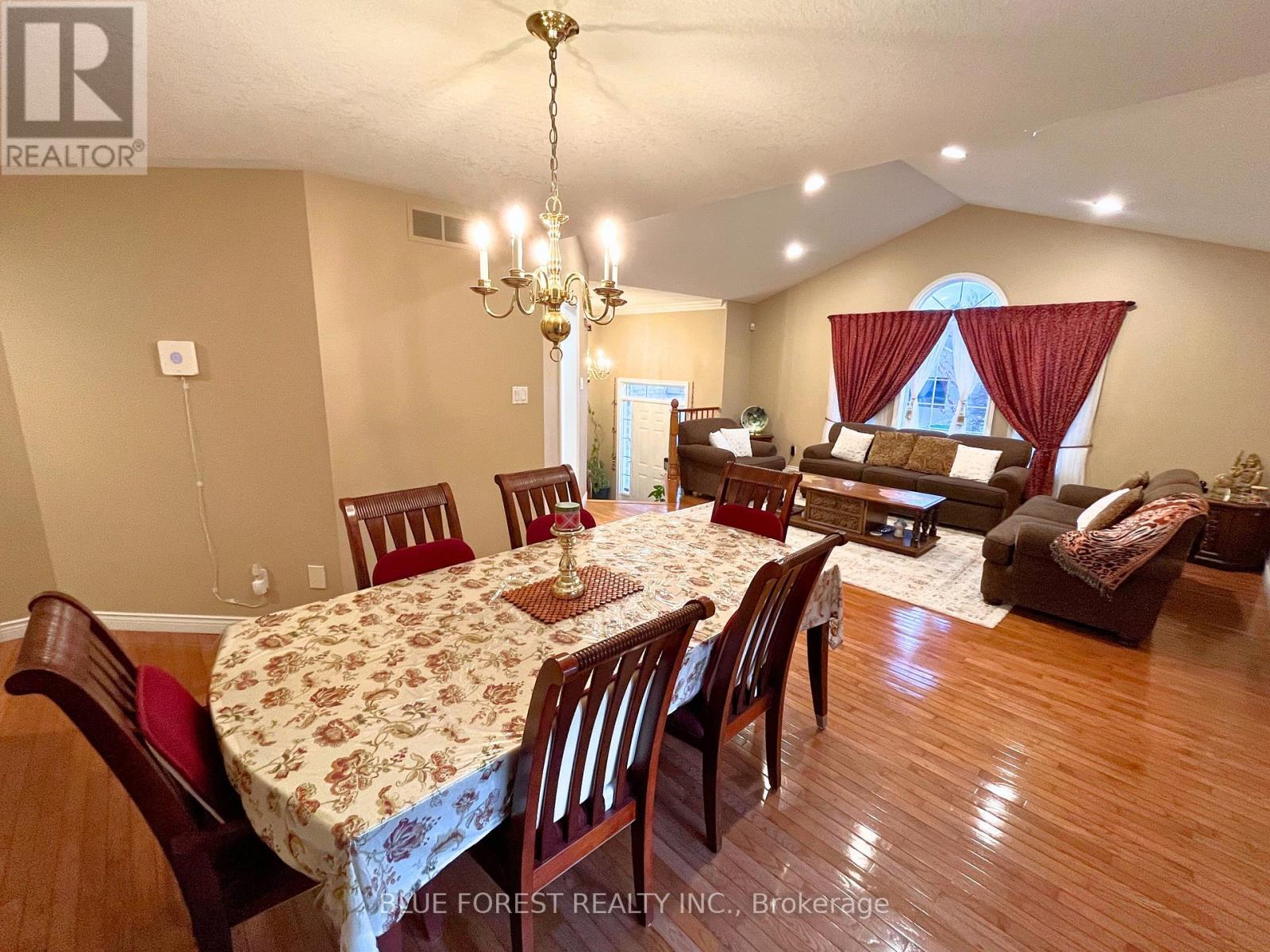 531 Ambleside Drive, London North (North A), ON - Indoor Photo Showing Dining Room