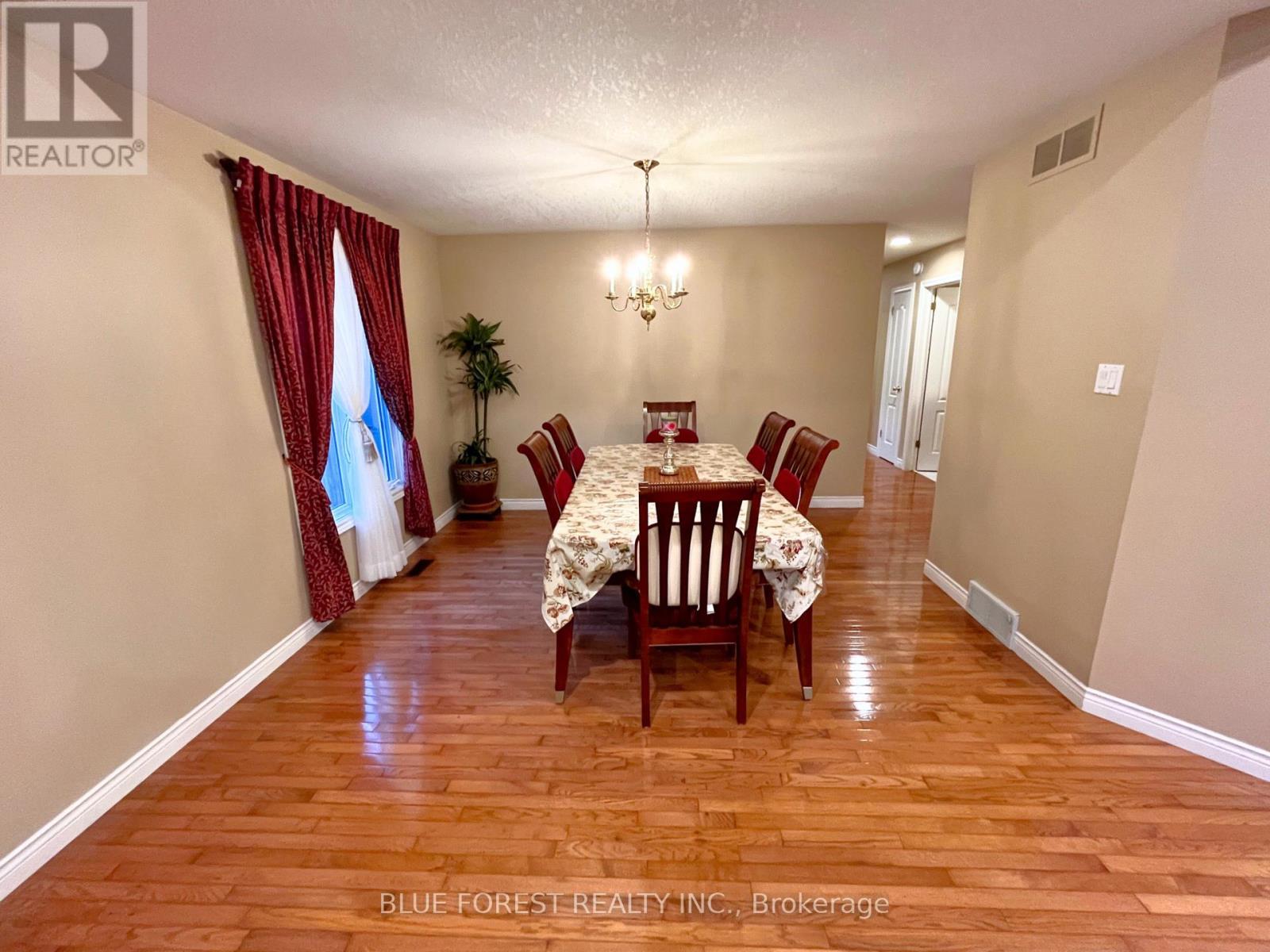 531 Ambleside Drive, London North (North A), ON - Indoor Photo Showing Dining Room