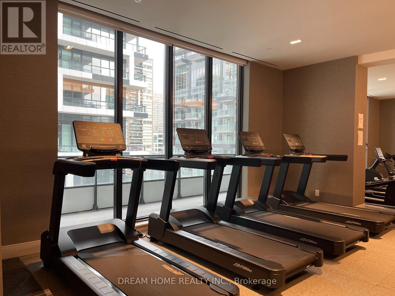 1502 - 65 Broadway Avenue, Toronto, ON - Indoor Photo Showing Gym Room