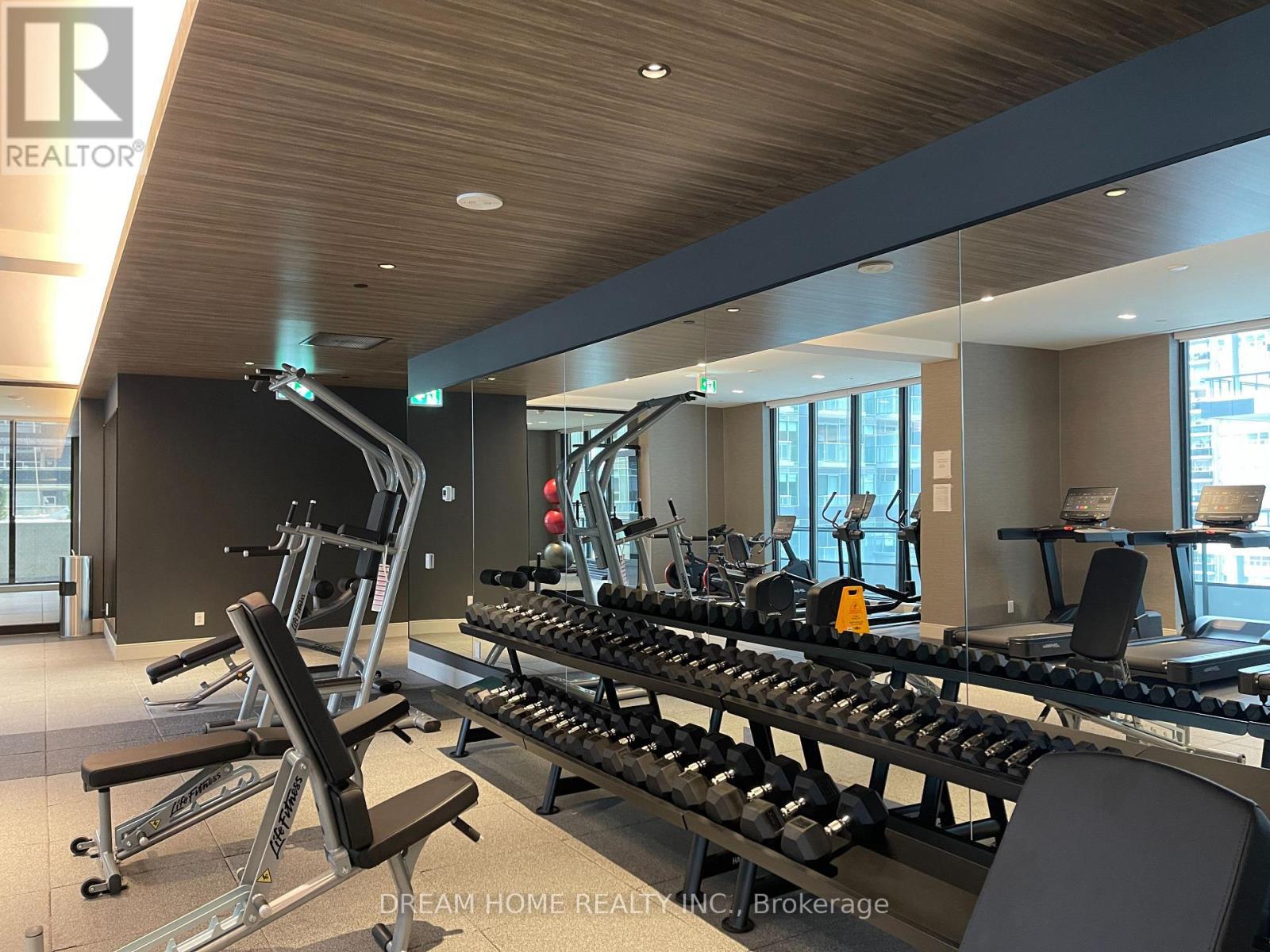 1502 - 65 Broadway Avenue, Toronto, ON - Indoor Photo Showing Gym Room