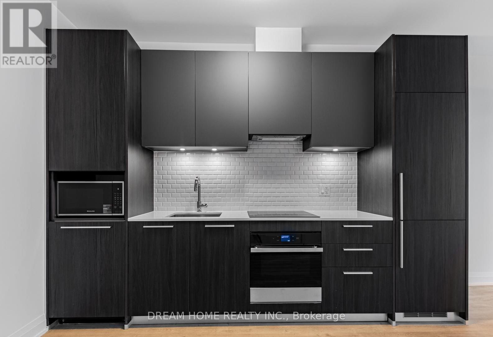 1502 - 65 Broadway Avenue, Toronto, ON - Indoor Photo Showing Kitchen With Upgraded Kitchen