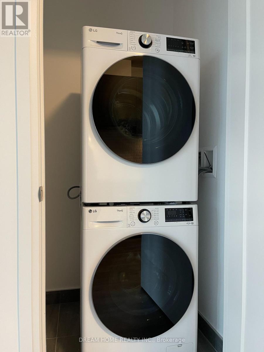 1502 - 65 Broadway Avenue, Toronto, ON - Indoor Photo Showing Laundry Room