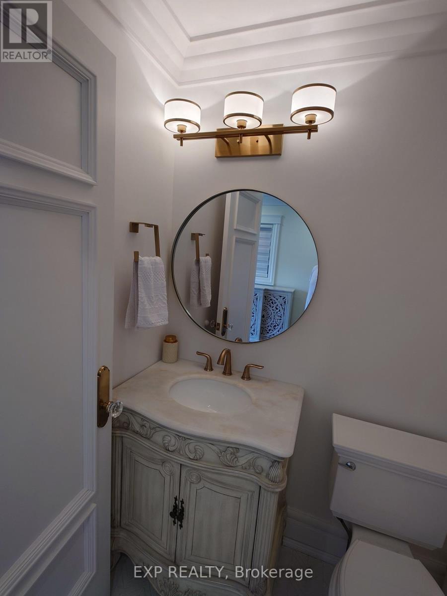 36 Talbot Street, Toronto, ON - Indoor Photo Showing Bathroom