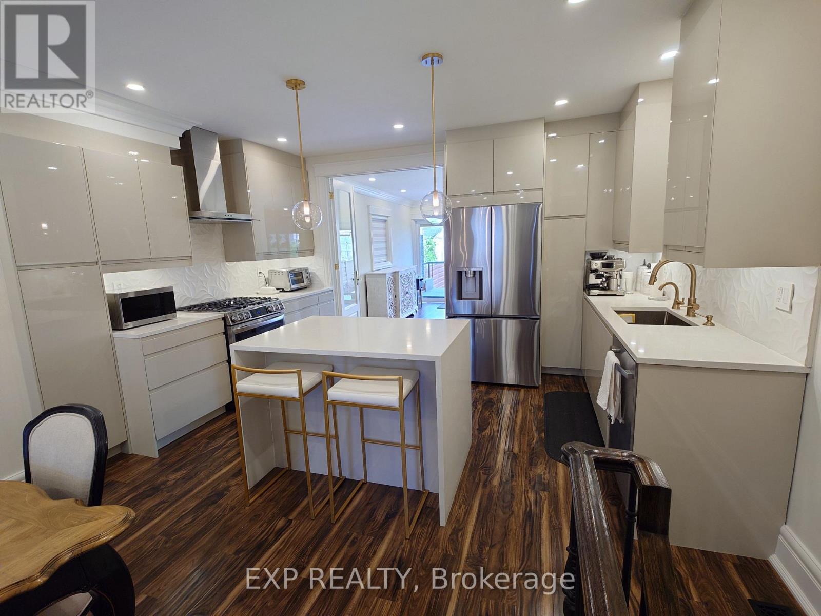 36 Talbot Street, Toronto, ON - Indoor Photo Showing Kitchen With Upgraded Kitchen