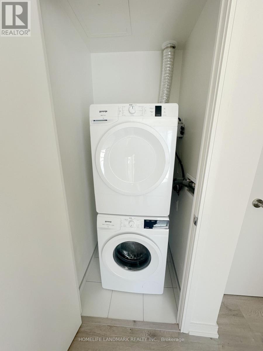 811 - 425 Front Street E, Toronto, ON - Indoor Photo Showing Laundry Room