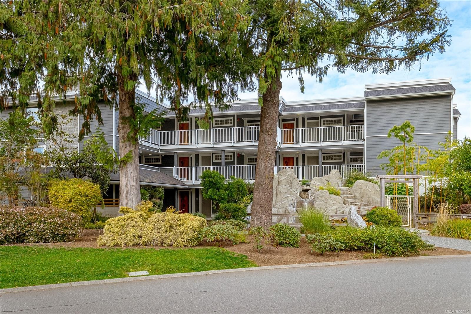 734-1600 Stroulger Rd, Nanoose Bay, BC - Outdoor With Facade