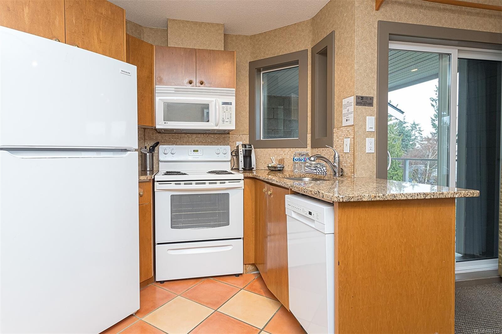 734-1600 Stroulger Rd, Nanoose Bay, BC - Indoor Photo Showing Kitchen