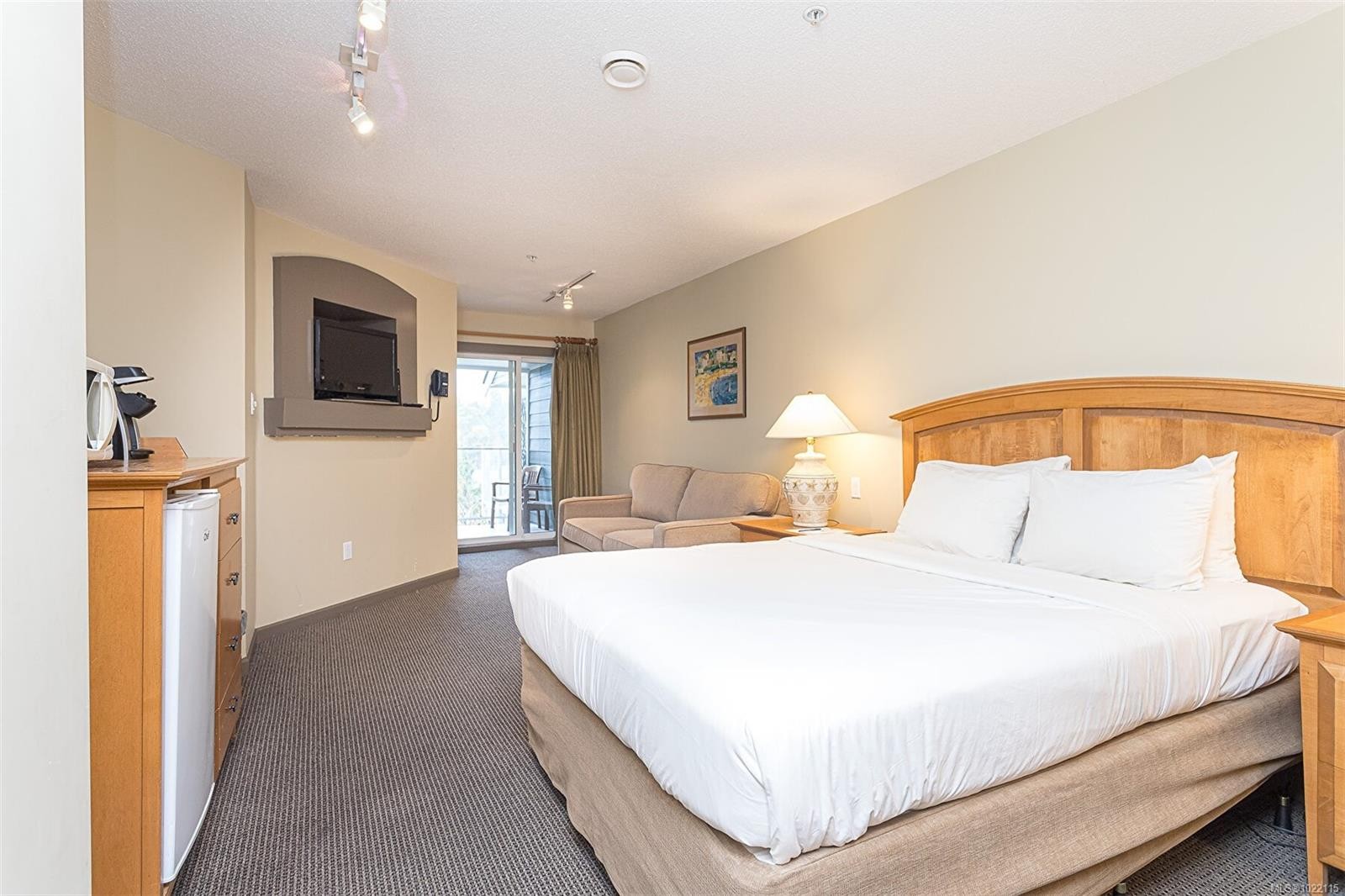 734-1600 Stroulger Rd, Nanoose Bay, BC - Indoor Photo Showing Bedroom