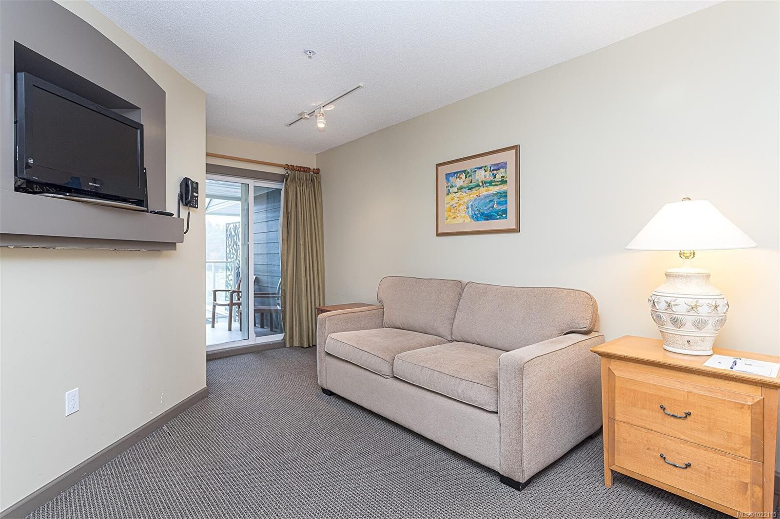734-1600 Stroulger Rd, Nanoose Bay, BC - Indoor Photo Showing Living Room