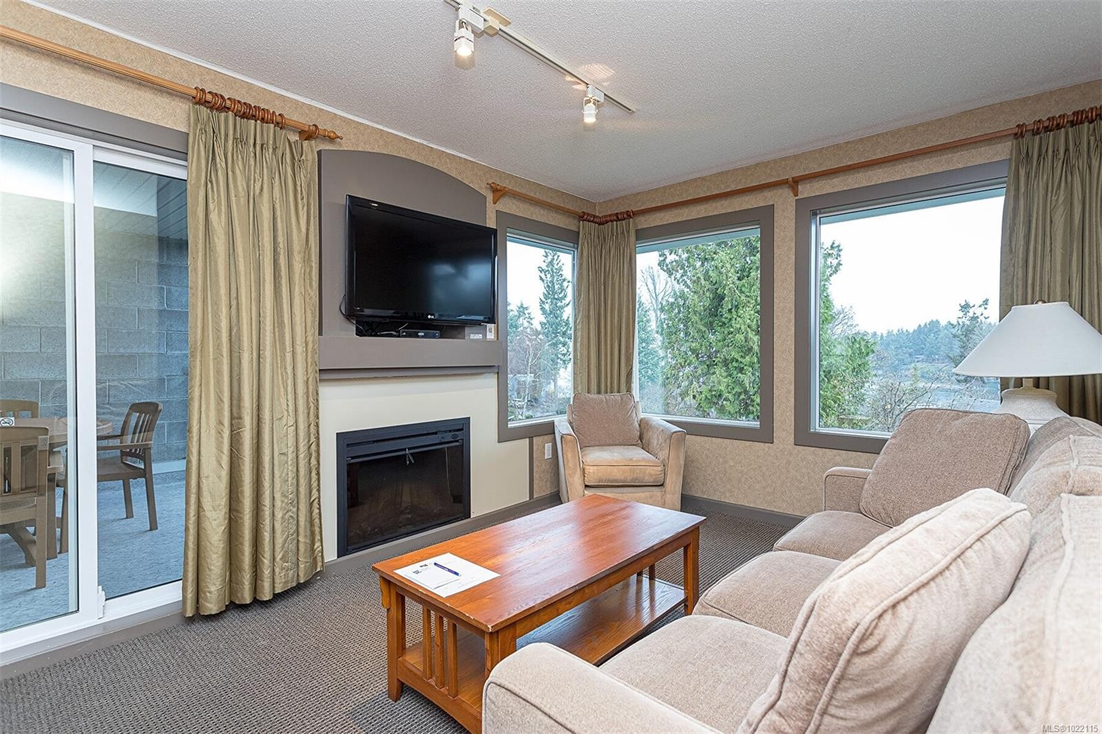 734-1600 Stroulger Rd, Nanoose Bay, BC - Indoor Photo Showing Living Room With Fireplace