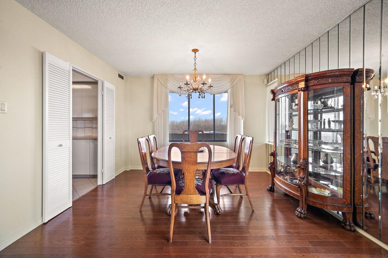 Dining room - 606-1500 Rue Todd, Montréal (Saint-Laurent), QC - Indoor Photo Showing Dining Room