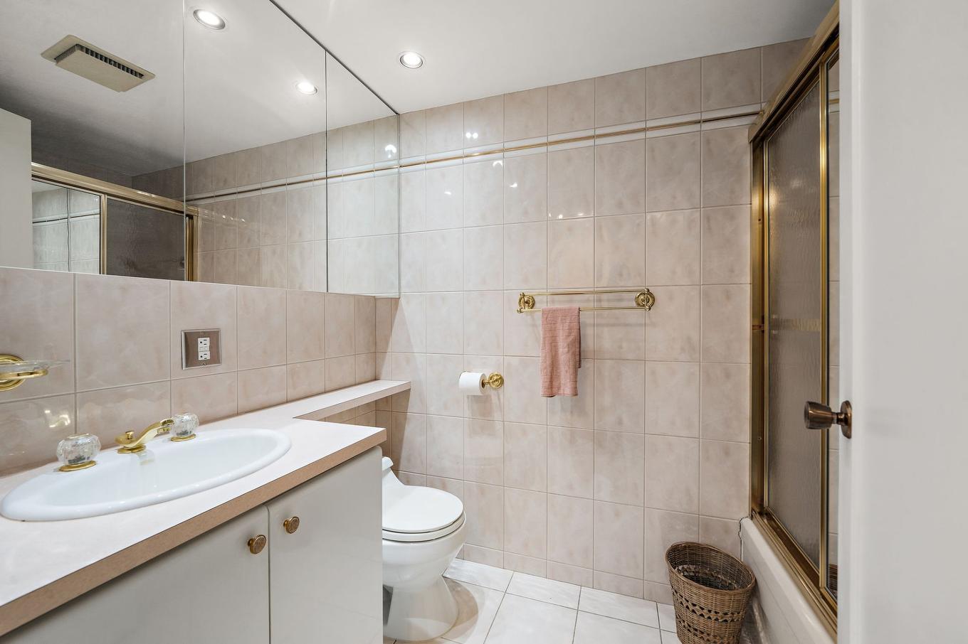 Bathroom - 606-1500 Rue Todd, Montréal (Saint-Laurent), QC - Indoor Photo Showing Bathroom