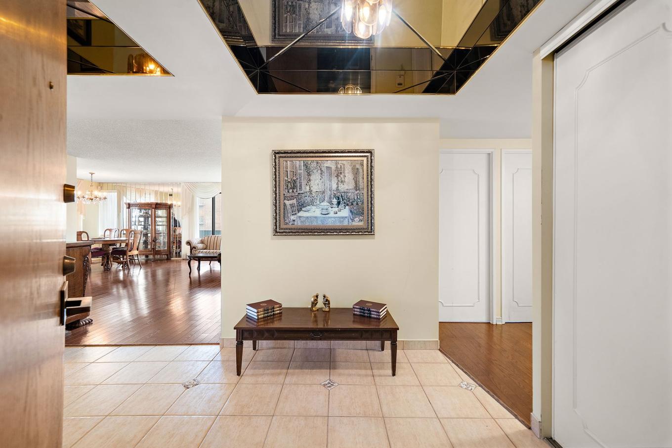 Hall - 606-1500 Rue Todd, Montréal (Saint-Laurent), QC - Indoor Photo Showing Other Room