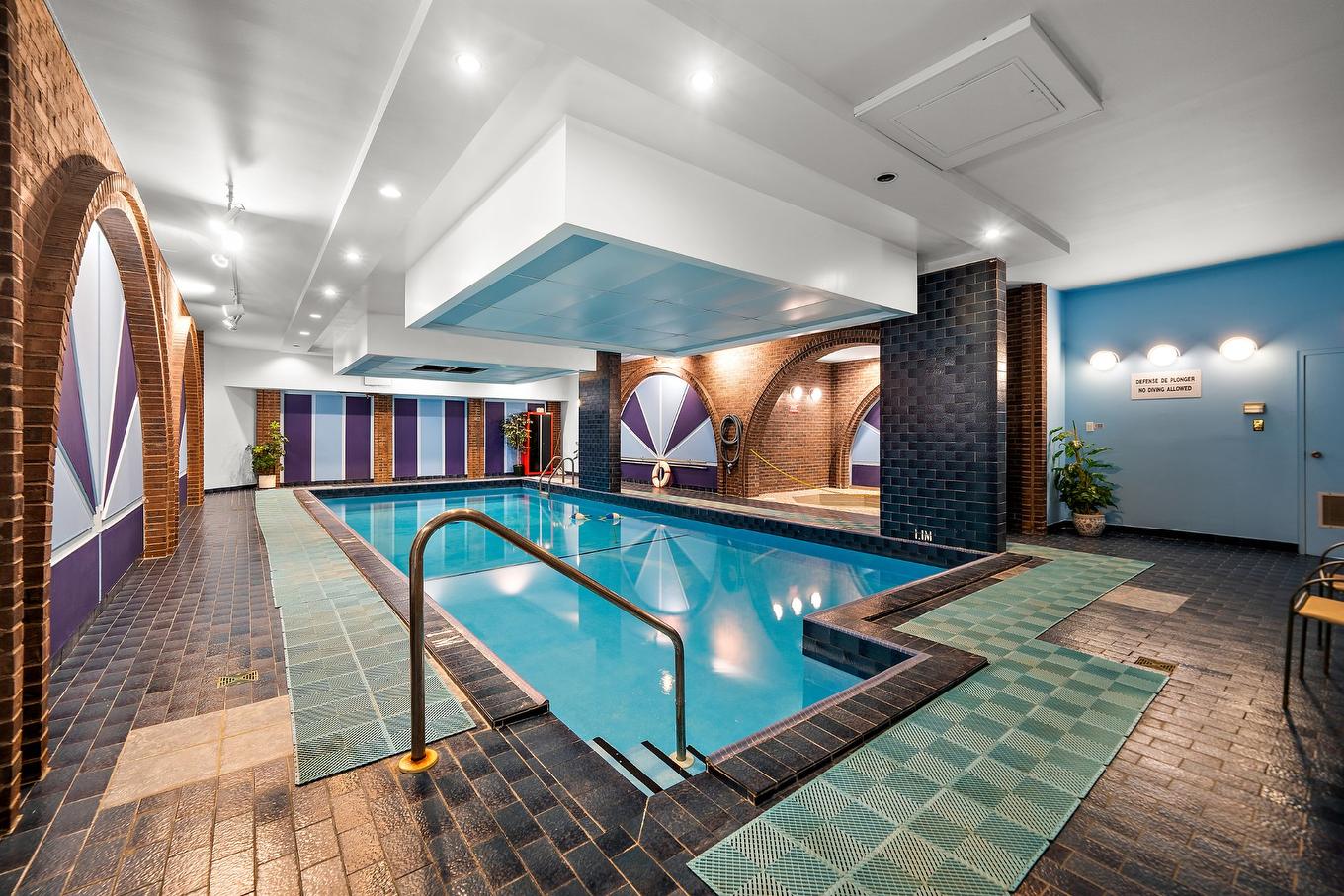 Pool - 606-1500 Rue Todd, Montréal (Saint-Laurent), QC - Indoor Photo Showing Other Room With In Ground Pool