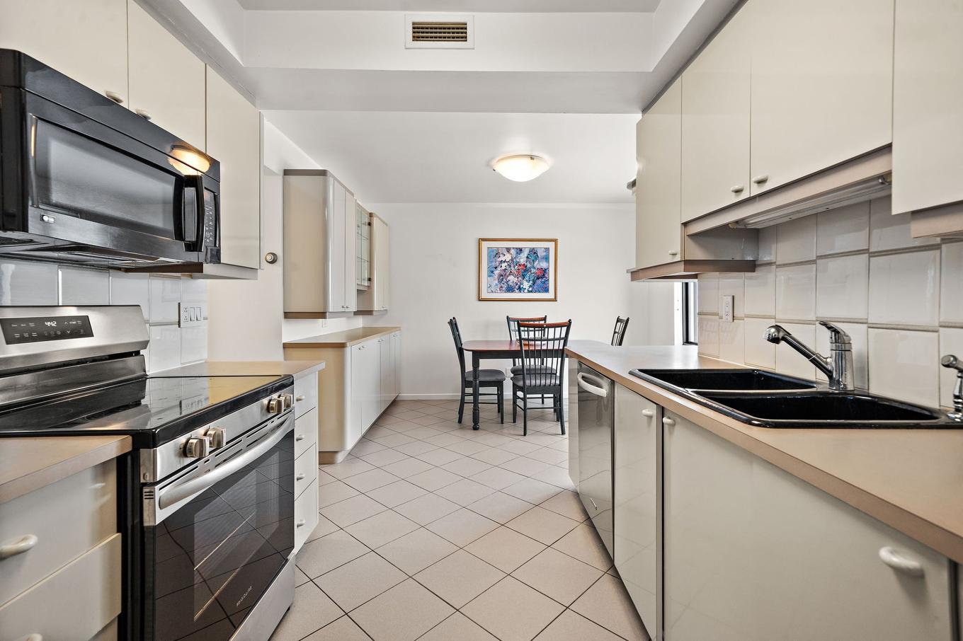 Kitchen - 606-1500 Rue Todd, Montréal (Saint-Laurent), QC - Indoor Photo Showing Kitchen With Double Sink