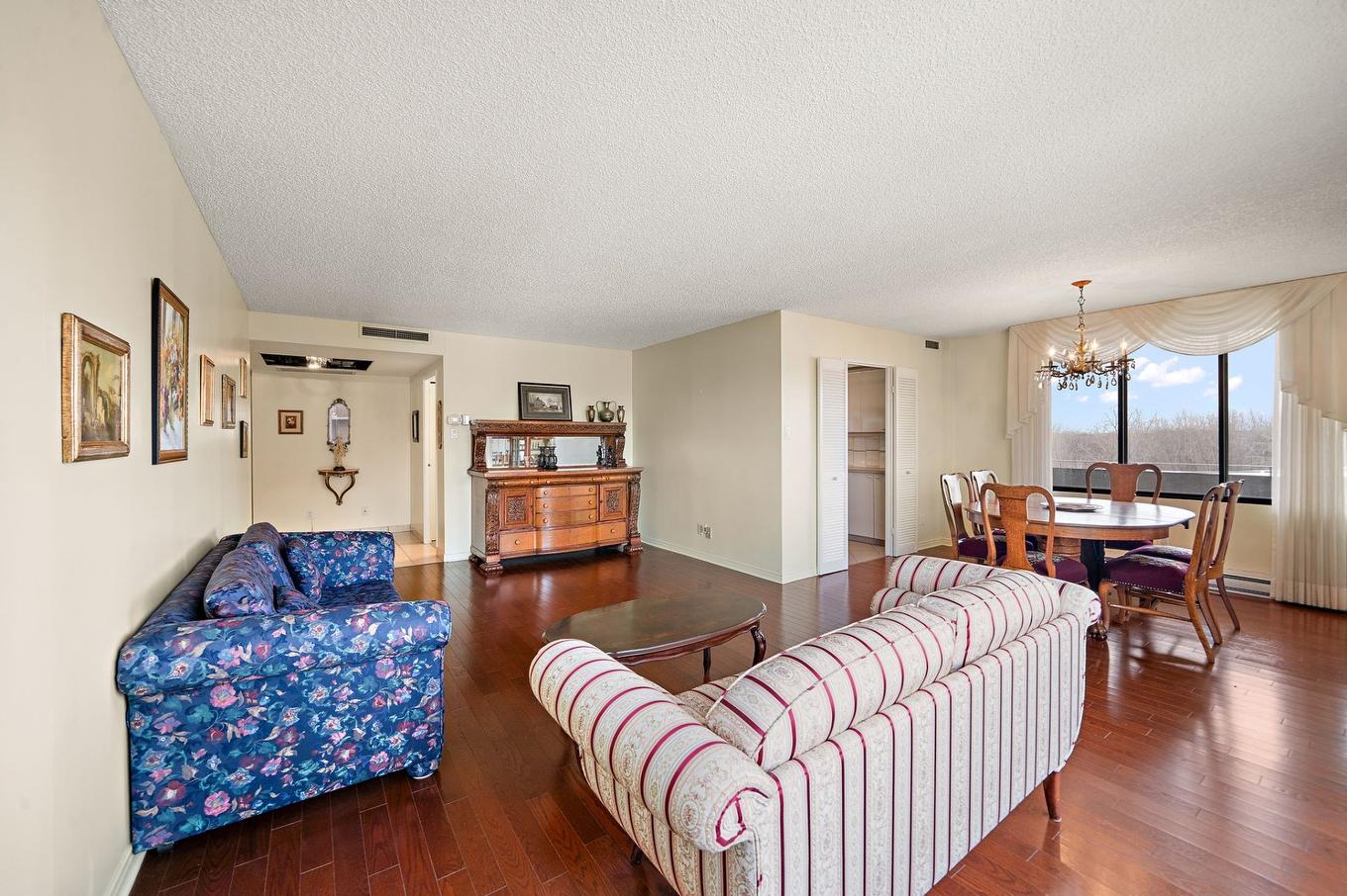 Living room - 606-1500 Rue Todd, Montréal (Saint-Laurent), QC - Indoor Photo Showing Living Room