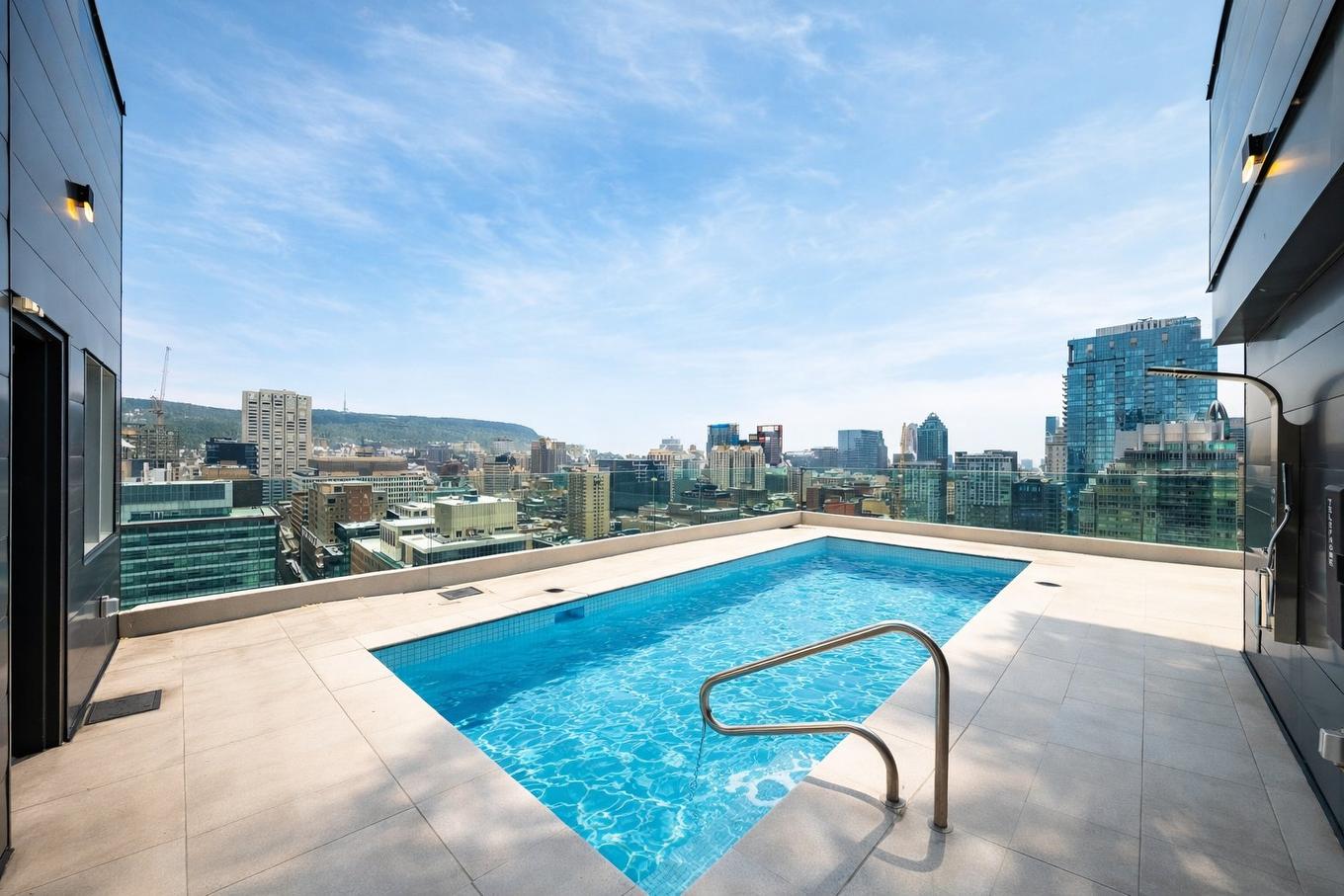 Piscine - 505-1160 Rue Mackay, Montréal (Ville-Marie), QC - Outdoor With In Ground Pool