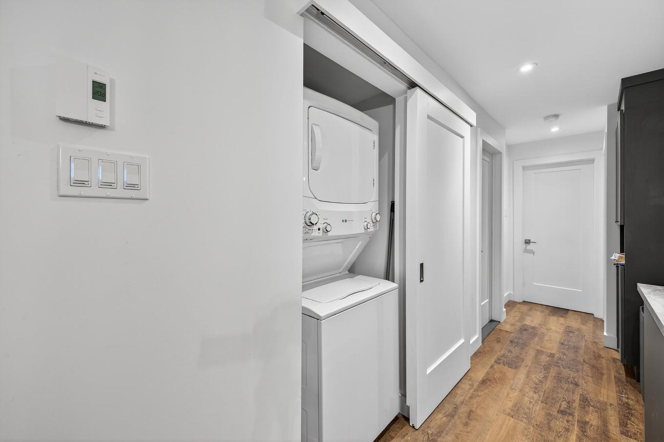 Bathroom - 102-771 Av. Marin, Montréal (Le Sud-Ouest), QC - Indoor Photo Showing Laundry Room