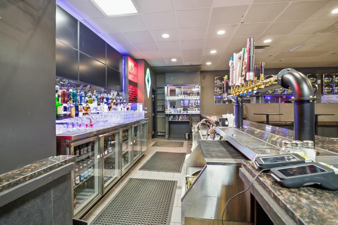 Bar - 815 Rue Jacques-Cartier, Gatineau (Gatineau), QC - Indoor