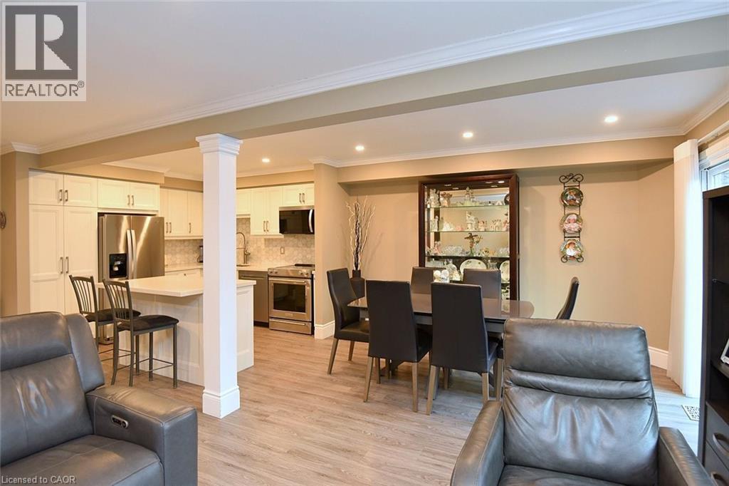 Dining space with light wood-type flooring, crown molding, and recessed lighting - 1245 Stephenson Drive Unit# 20, Burlington, ON