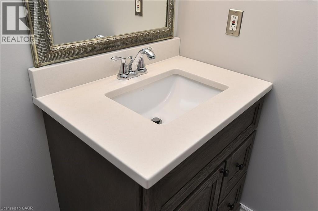 Bathroom featuring vanity - 1245 Stephenson Drive Unit# 20, Burlington, ON