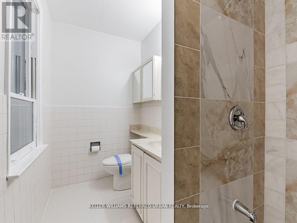 15 York Valley Crescent, Toronto, ON - Indoor Photo Showing Bathroom