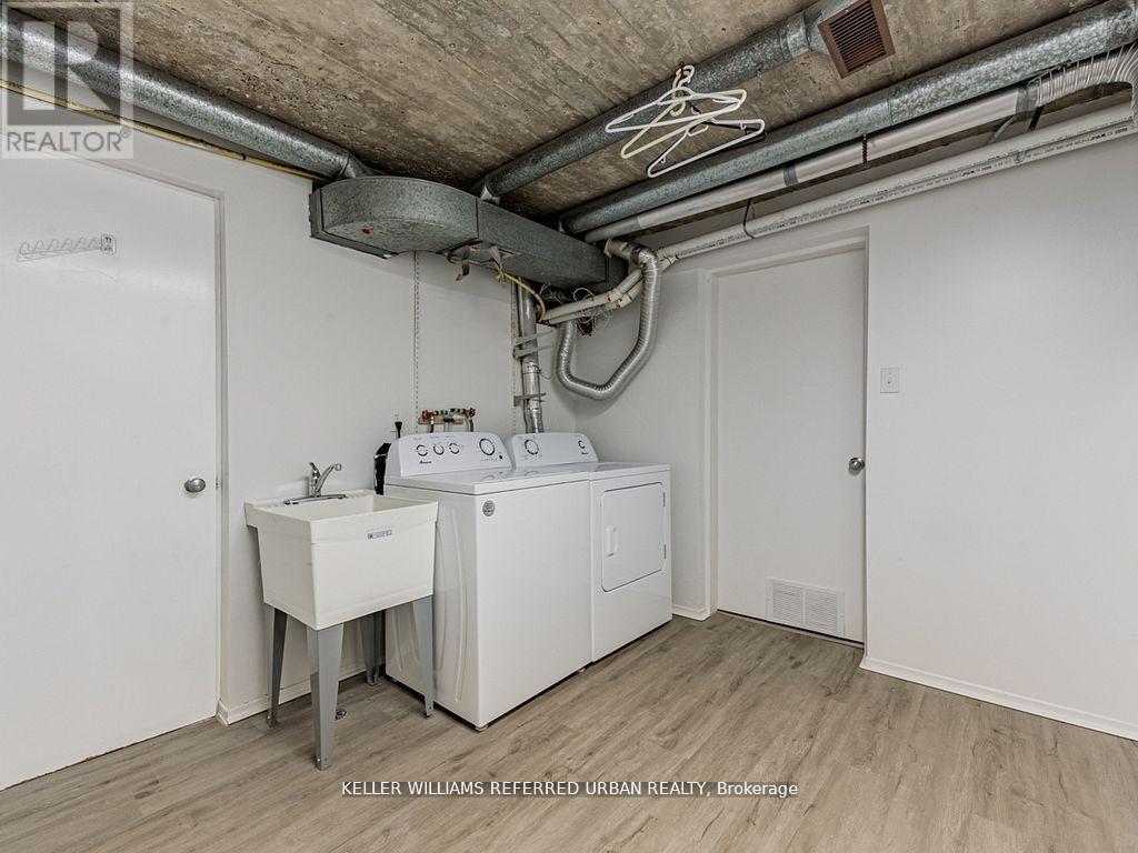 15 York Valley Crescent, Toronto, ON - Indoor Photo Showing Laundry Room