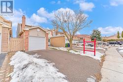 47 JACOB FISHER DRIVE Toronto, ON M1B 4K4