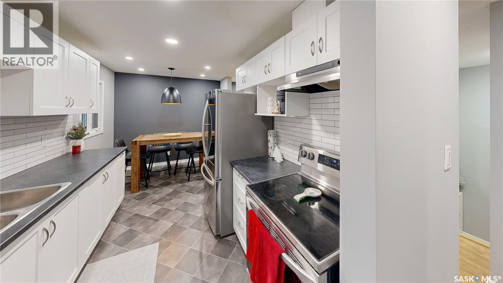1714 7Th Avenue E, Regina, SK - Indoor Photo Showing Kitchen
