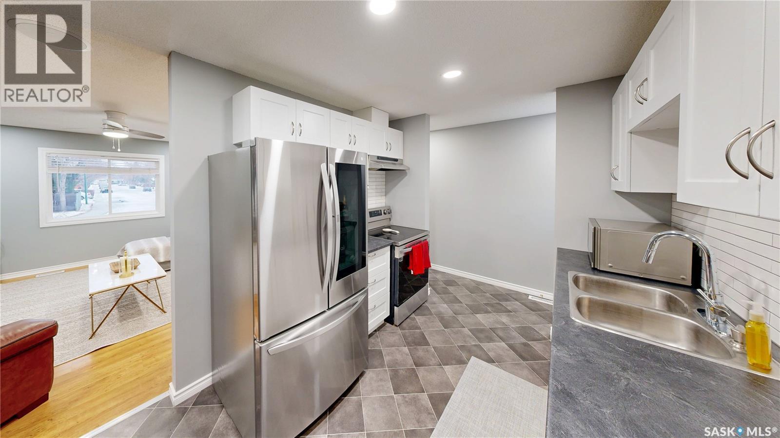 1714 7Th Avenue E, Regina, SK - Indoor Photo Showing Kitchen