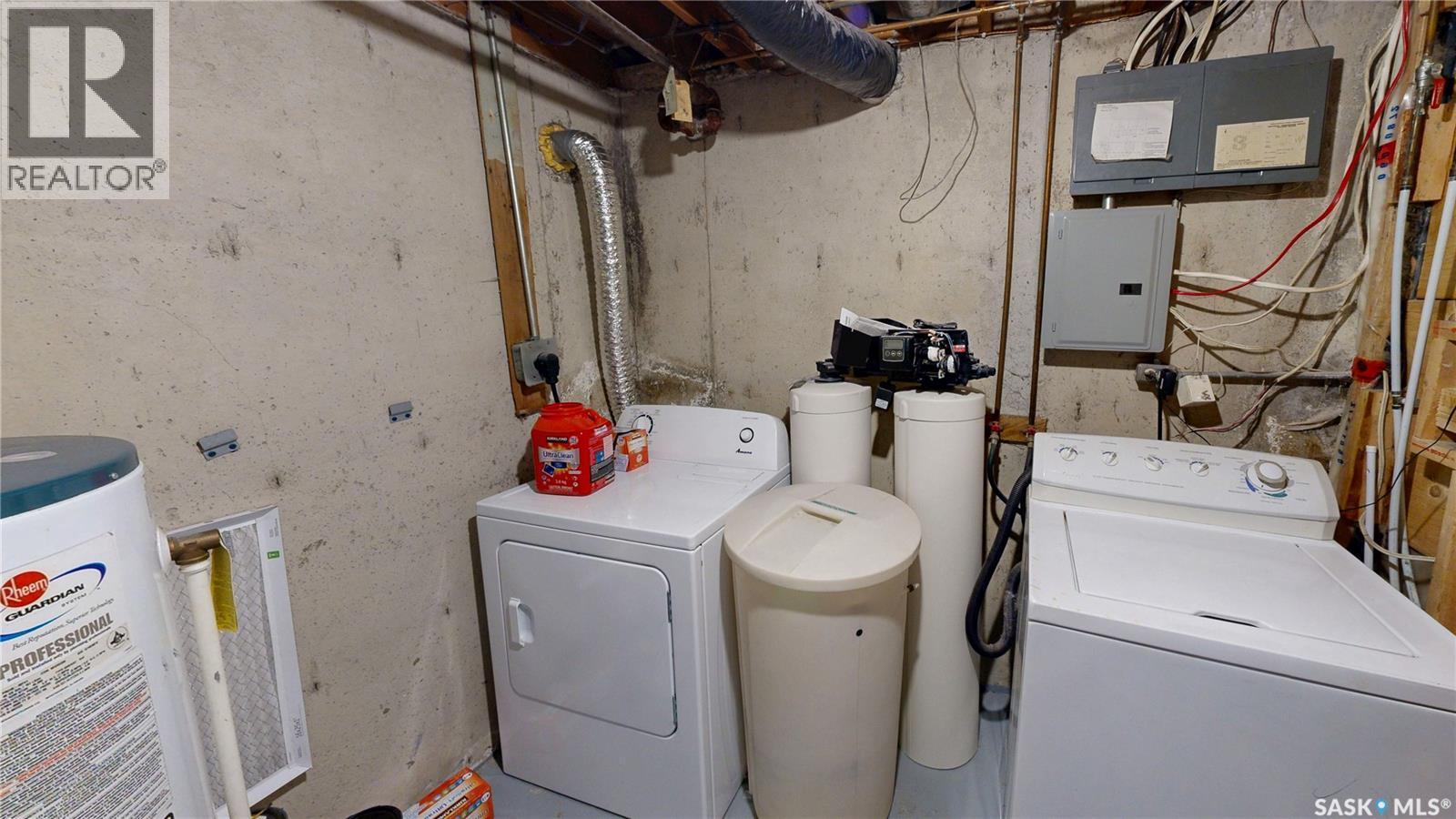 1714 7Th Avenue E, Regina, SK - Indoor Photo Showing Laundry Room