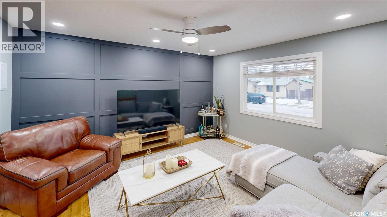 1714 7Th Avenue E, Regina, SK - Indoor Photo Showing Living Room