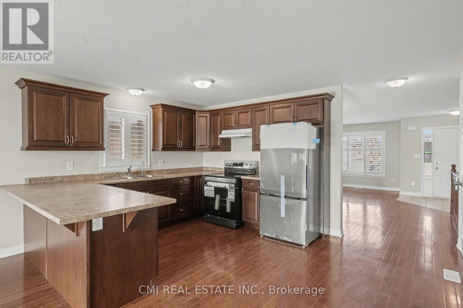45 Helen Drive, Haldimand, ON - Indoor Photo Showing Kitchen With Double Sink
