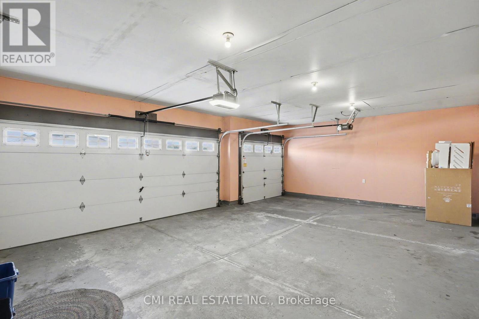 45 Helen Drive, Haldimand, ON - Indoor Photo Showing Garage