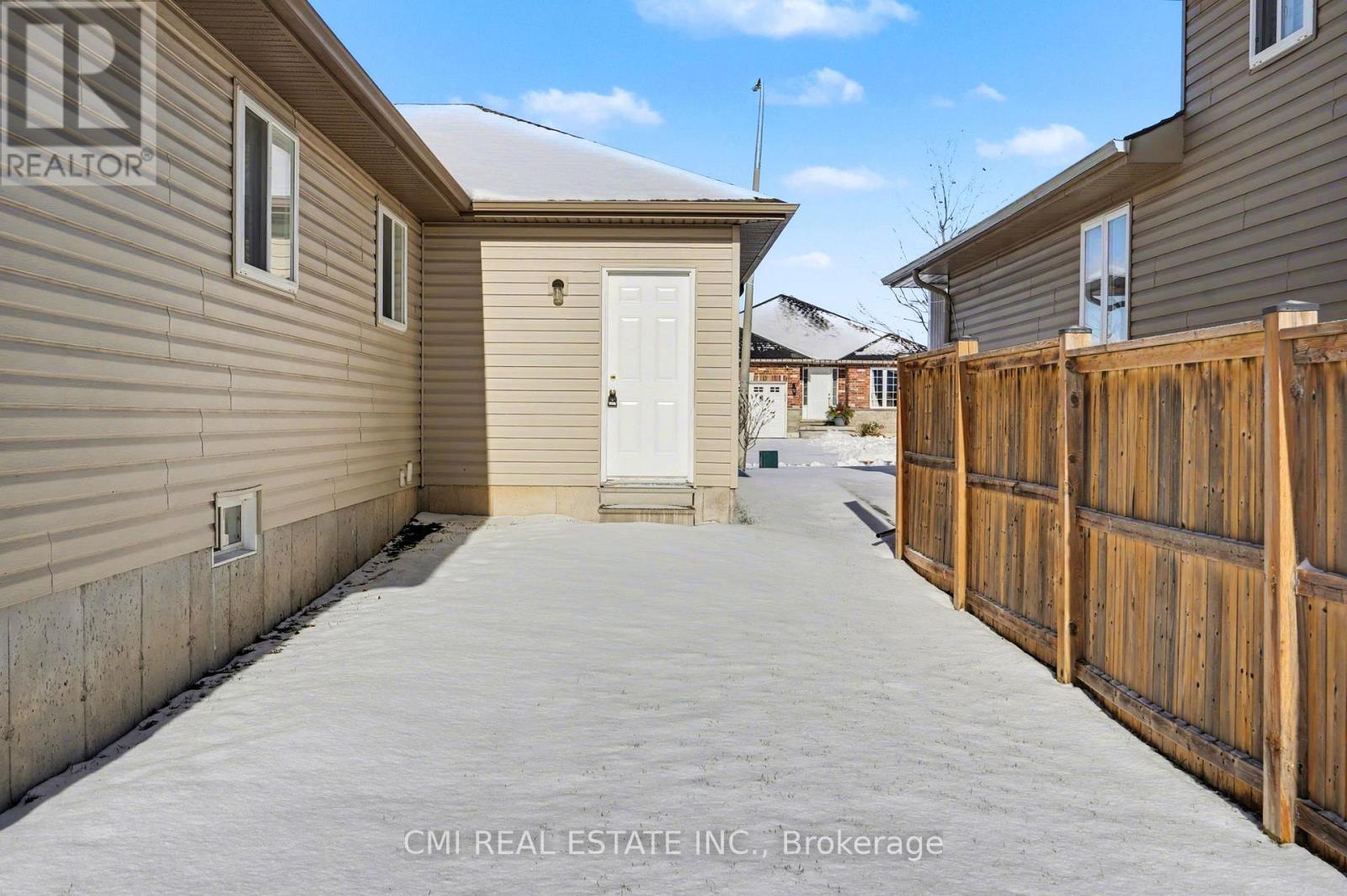 45 Helen Drive, Haldimand, ON - Outdoor With Exterior